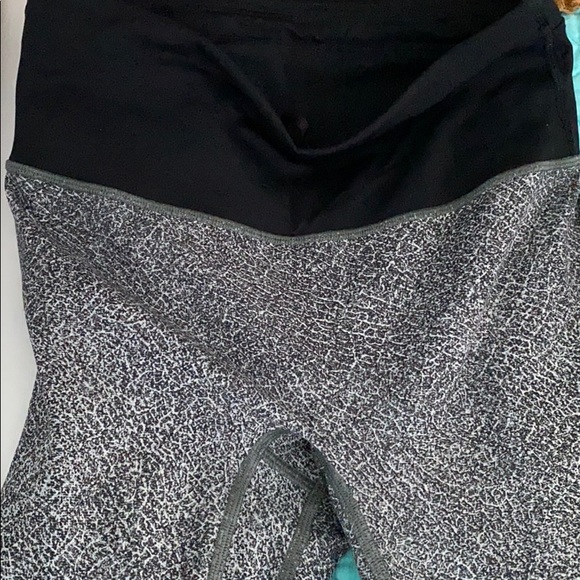 Lulu lemon cropped leggings 4 - Picture 4 of 6